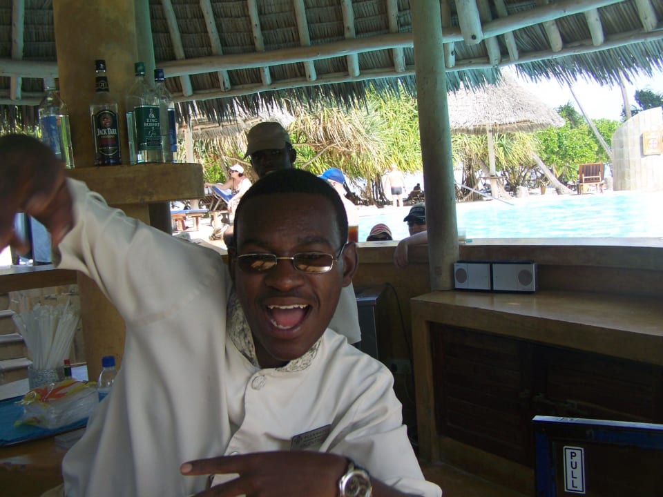 Valentino, der beste Poolbarkeeper Neptune Pwani Beach Resort & Spa