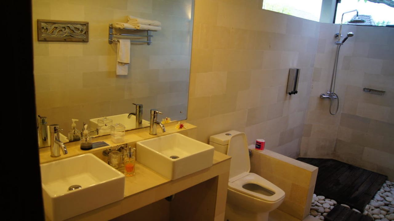 Das Badezimmer Hotel Frangipani Beach Villas