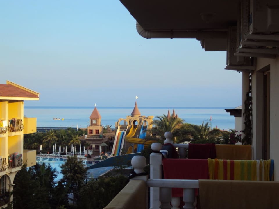 Blick vom Balkon aufs Meer Aydinbey Famous Resort