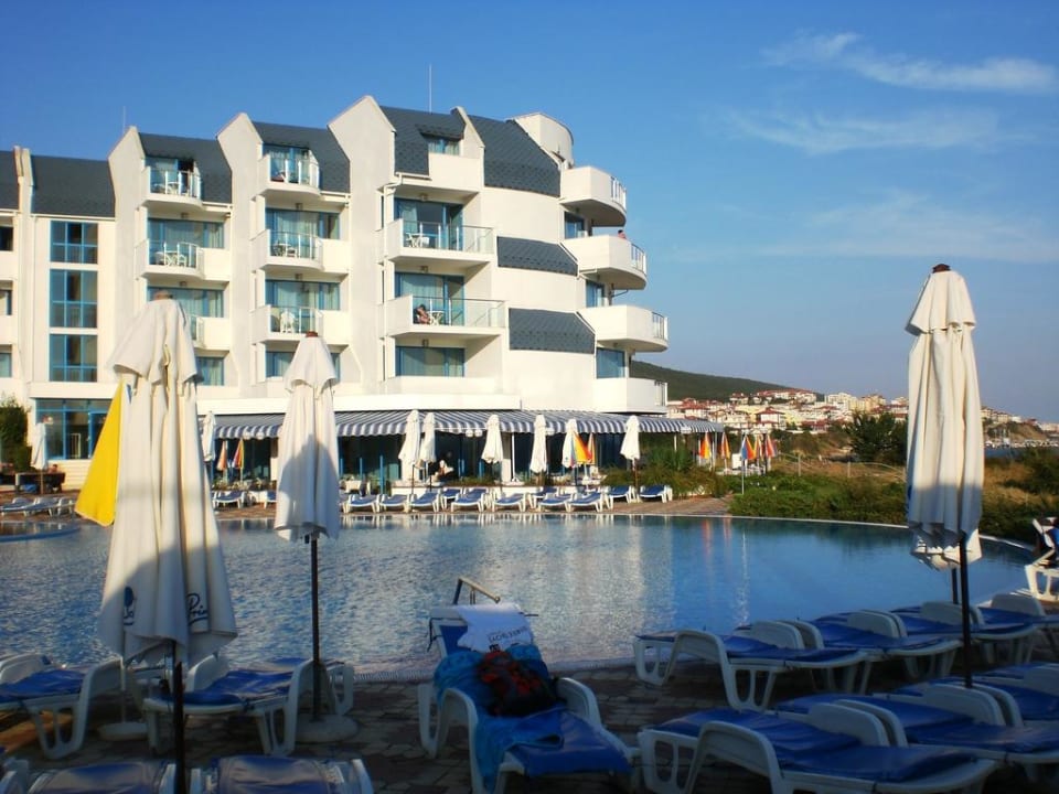 Rechter Flügel des Hotels Hotel Sineva Beach