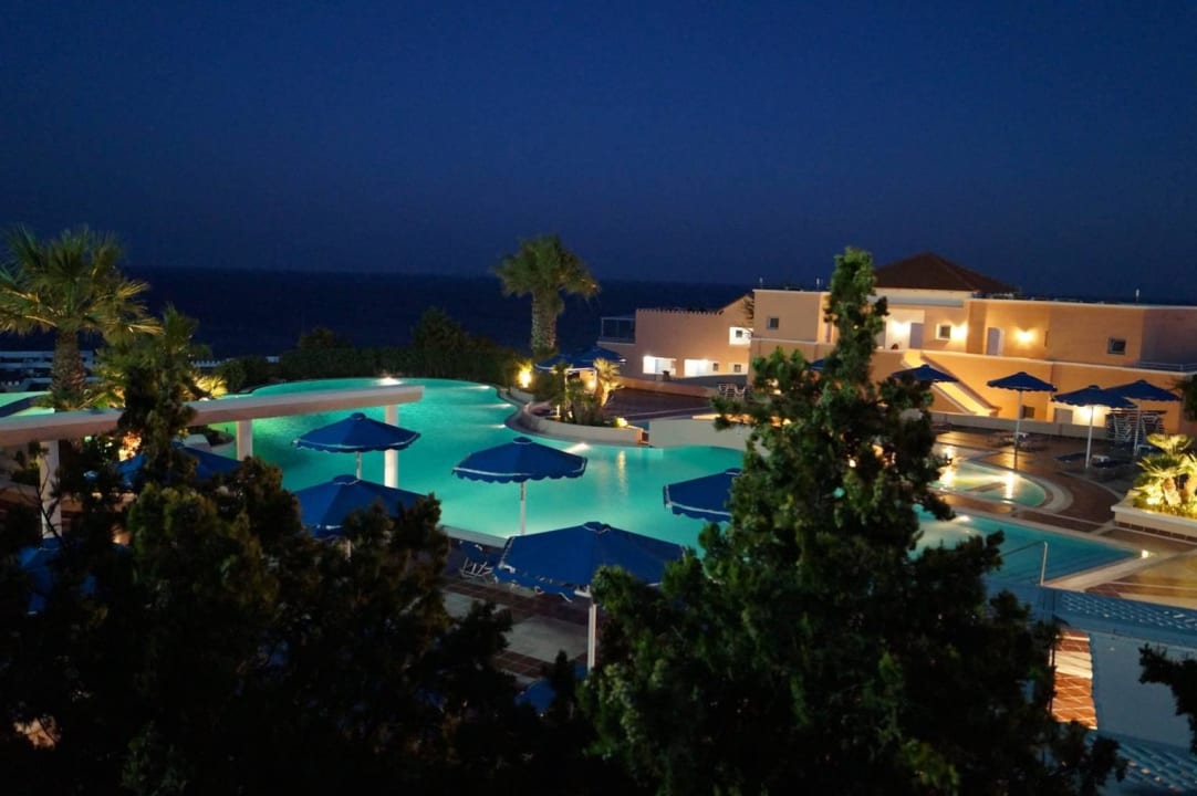 Basen w nocy Mitsis Rodos Village