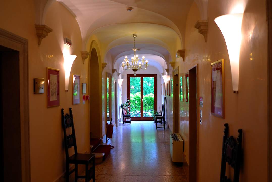 Flur zu den Zimmern 1. Etage Hotel San Sebastiano Garden