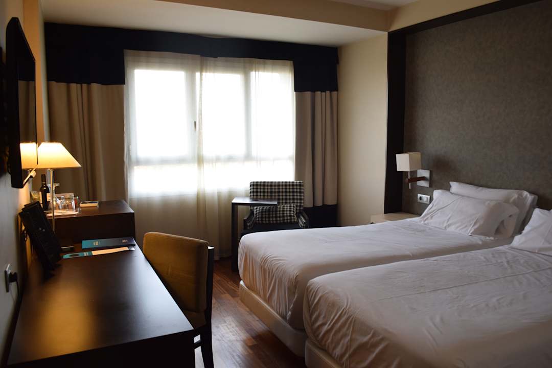 Zimmer NH Canciller Ayala Vitoria