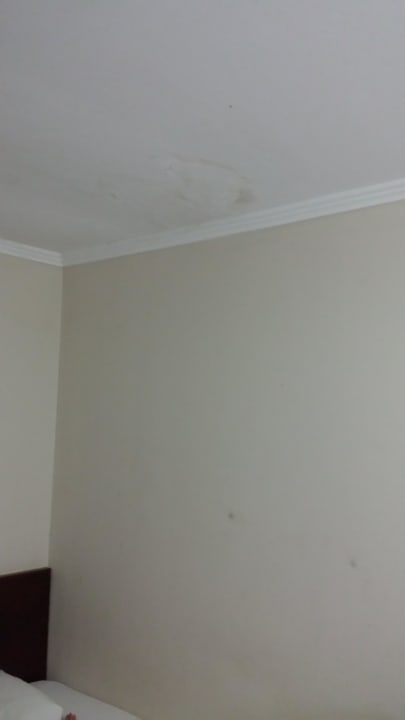 Decke fällt ab...über dem Bett Hotel Club Life Kizilot