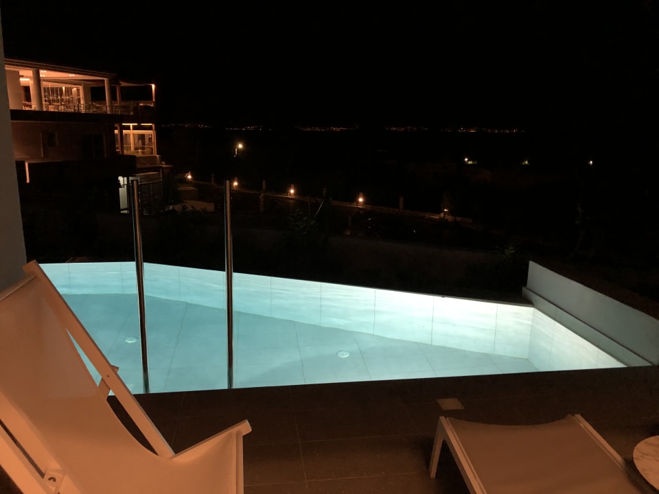 Pool Harmony Crest Resort & Spa