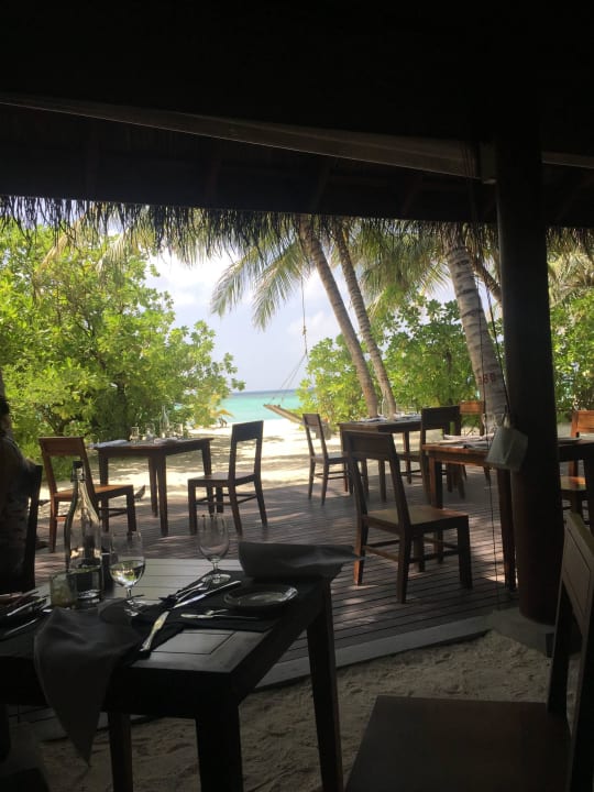 Frühstück mit Blick auf das Meer  Summer Island Maldives