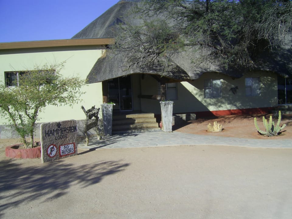 Außenansicht Hammerstein Lodge & Camp