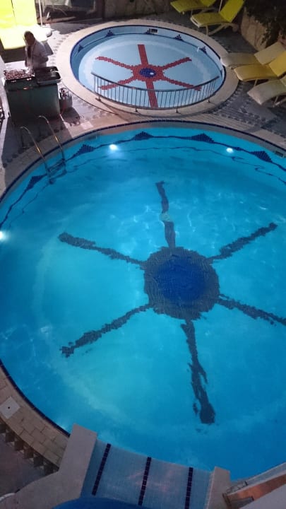 Ausblick auf die Pools und das Restaurant Side Bay Hotel