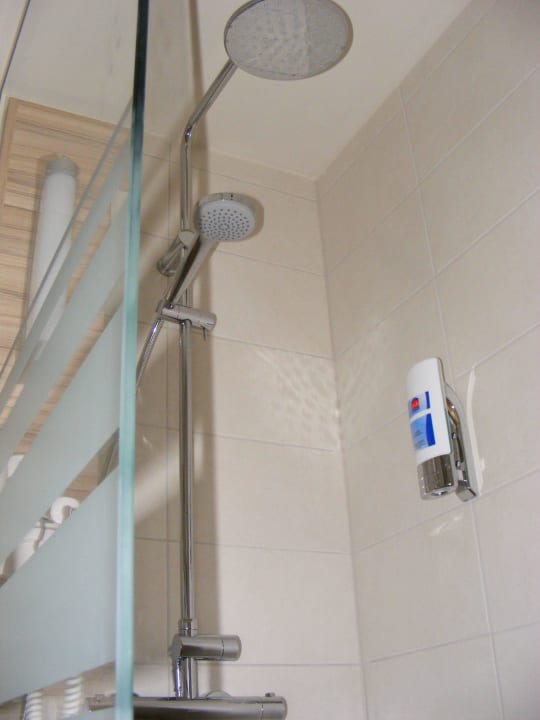 Dusche Leonardo Hotel Vienna Hauptbahnhof