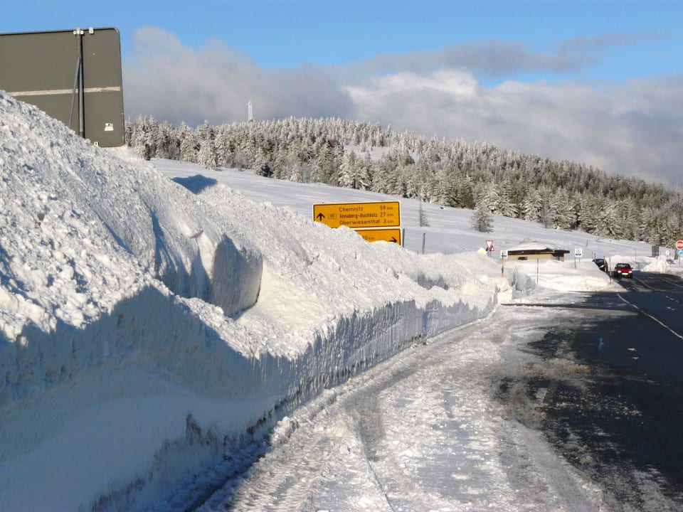 Vor dem Hotel Hotel Berggasthof Neues Haus