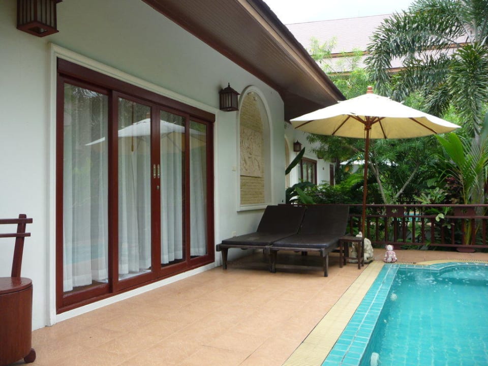 Terrasse der Poolvilla Kanok Buri Resort
