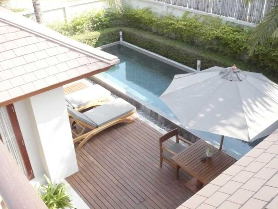 Blick von Dachterrasse auf Pool Hotel AKA Resort Hua Hin