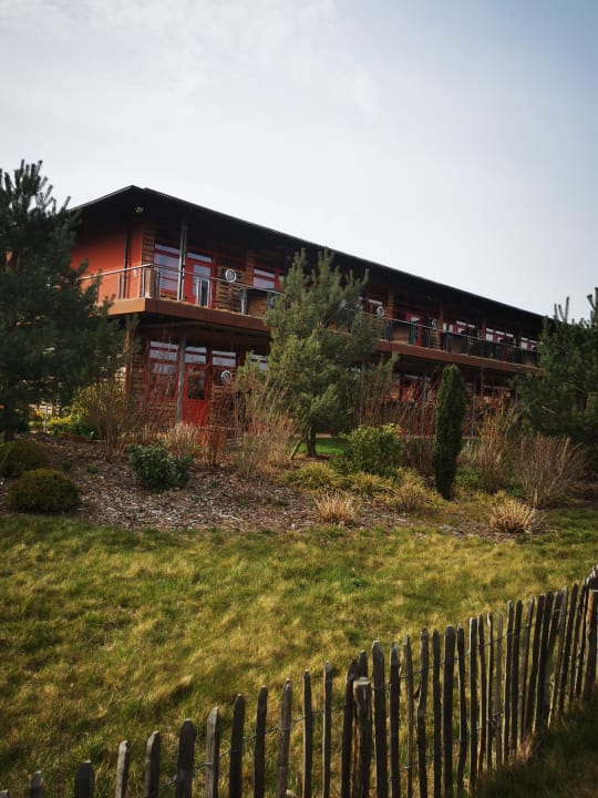 Außenansicht Alles Paletti Karls Upcycling Hotel