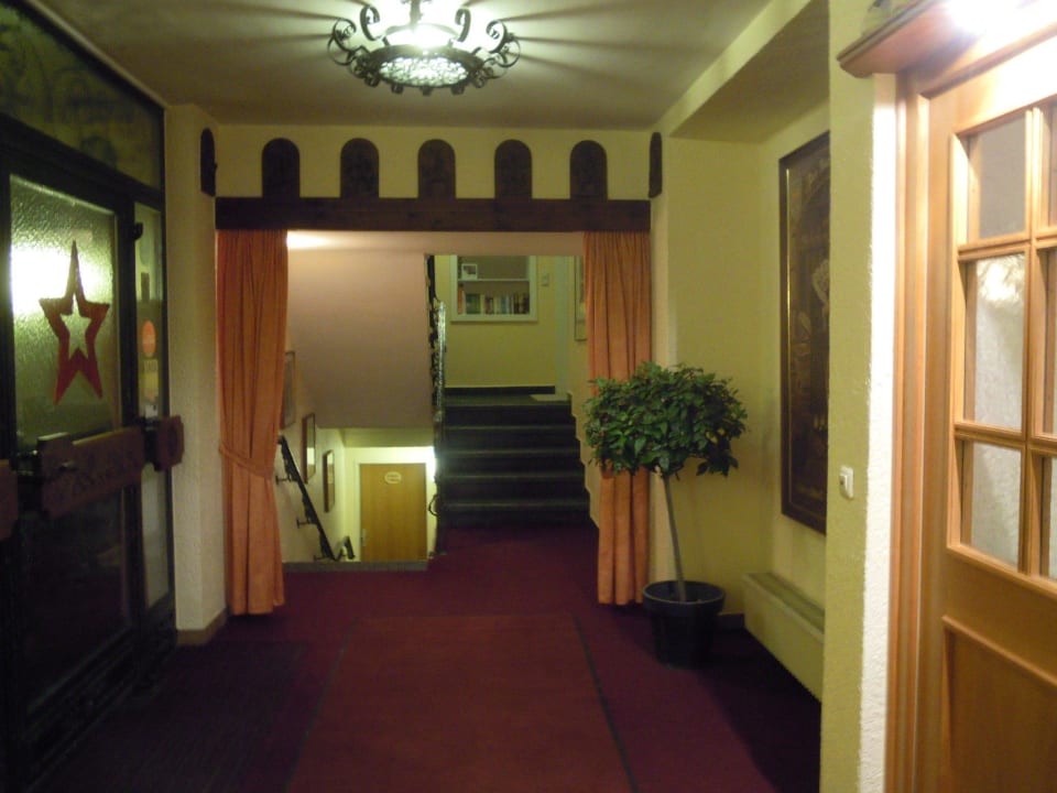 Stufenabgang zum Frühstücksraum Hotel Nürnberger Trichter Garni