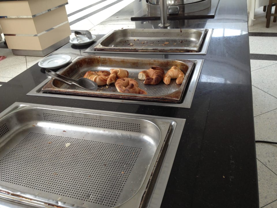 Frühstückbuffet meist leer und kalt Hotel Sangho Club Zarzis