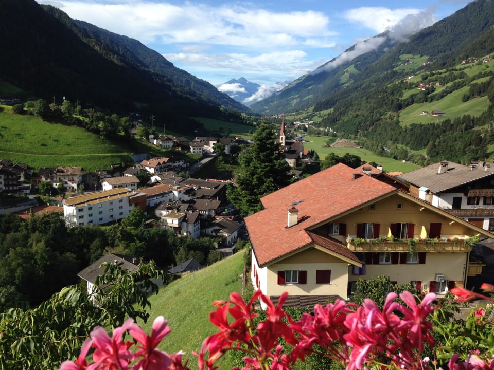 Aussicht auf St. Leonhardt vom Südbalkon Panoramahotel Wildschütz