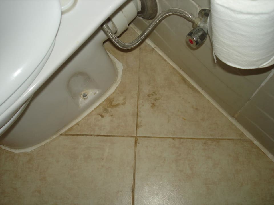 Dreckige Flecken im Bad Imperial Shams Abu Soma