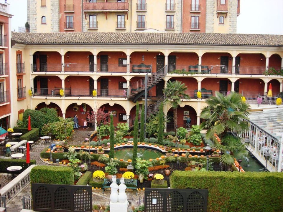 Innenhof Hotel El Andaluz Europa-Park