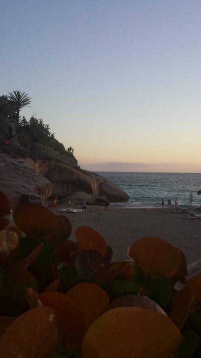 Strand 600 meter vom Hotel HOVIMA Jardin Caleta