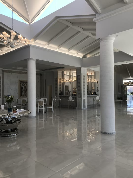 Lobby Sandy Villas Resort