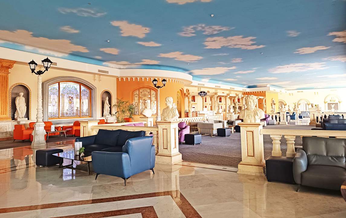 Lobby Hotel Titanic Palace