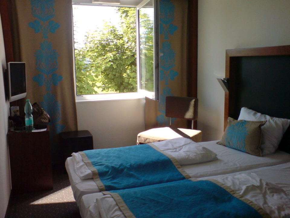 Zimmer / Bett B&B Hotel Köln-West