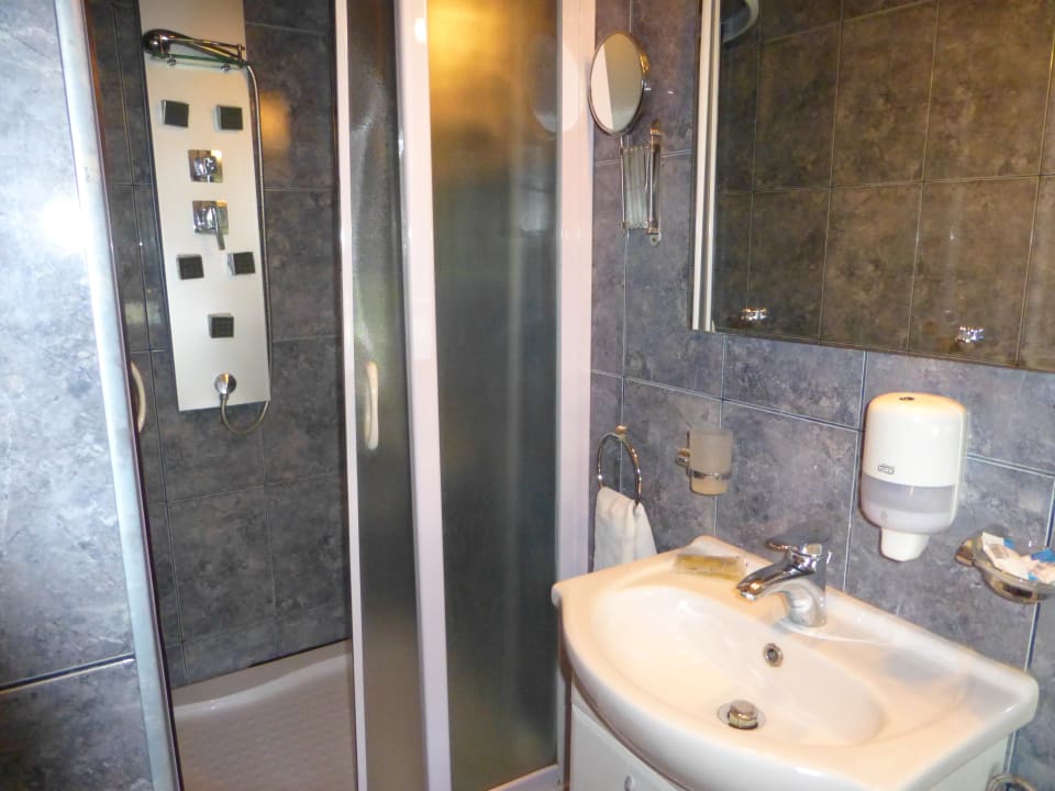 Noch mehr Bad Hotel Oaza