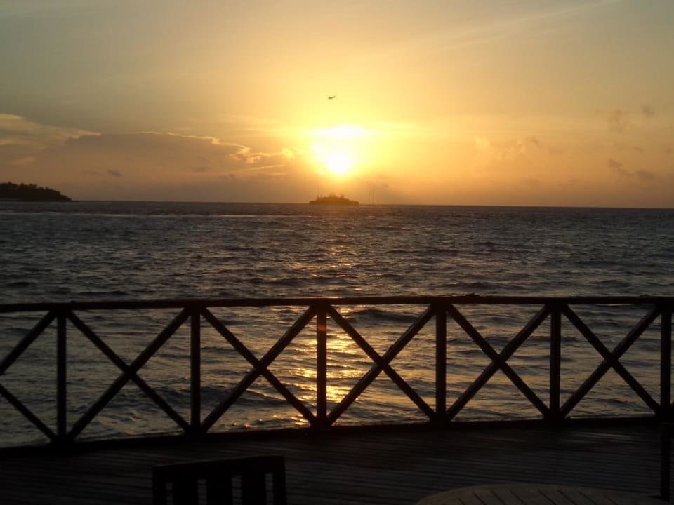 Ausblick von einer der Bars Cinnamon Dhonveli Maldives