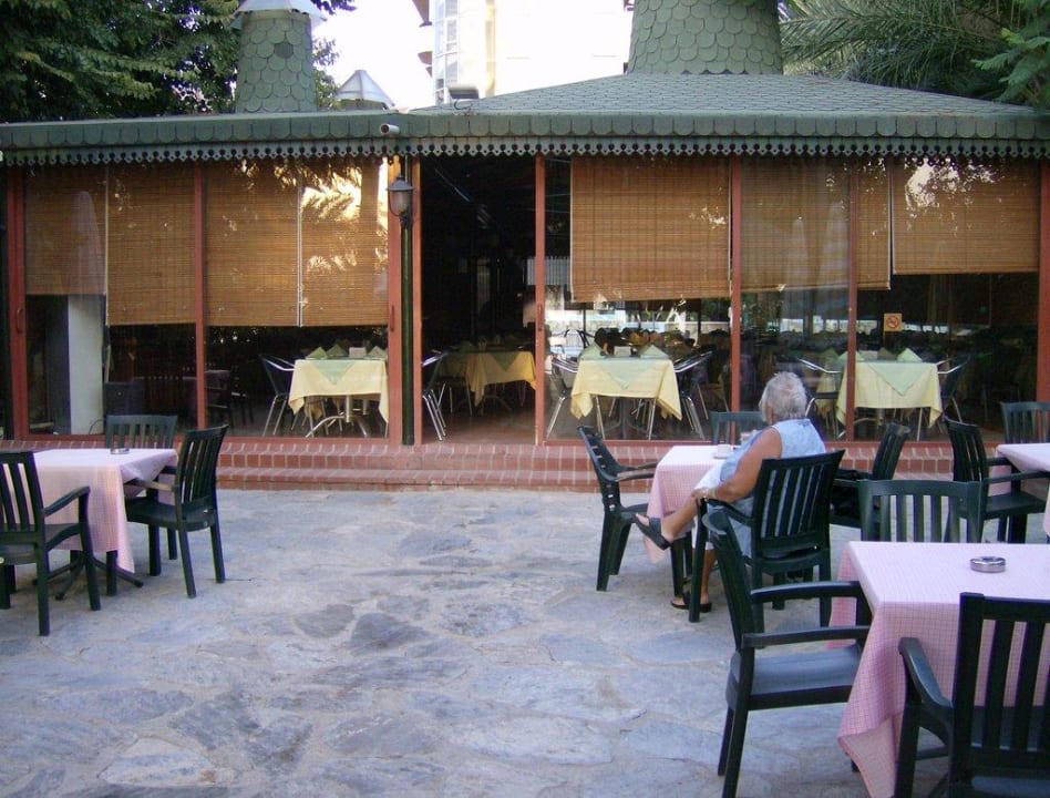 Restaurant von der Gartenanlage gesehen Side Bay Hotel