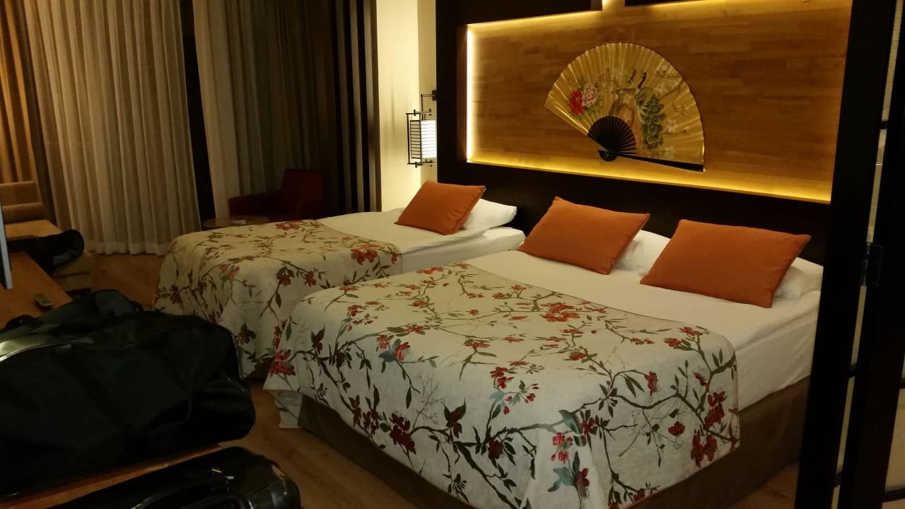 Sehr schöne Boxspringbetten  Limak Lara Deluxe Hotel & Resort