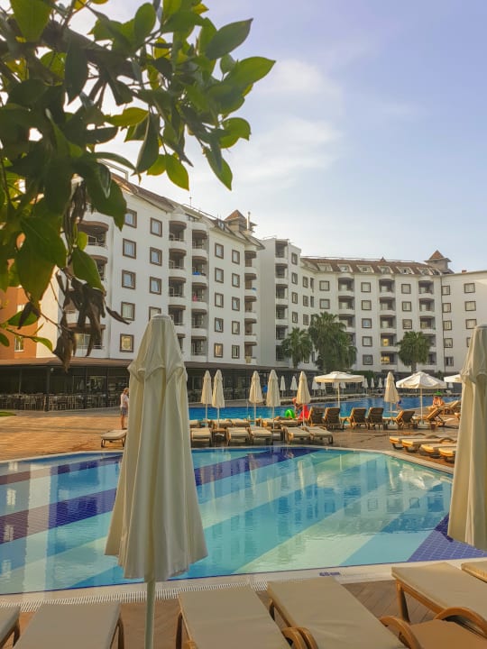 Außenansicht Hotel Royal Garden Beach