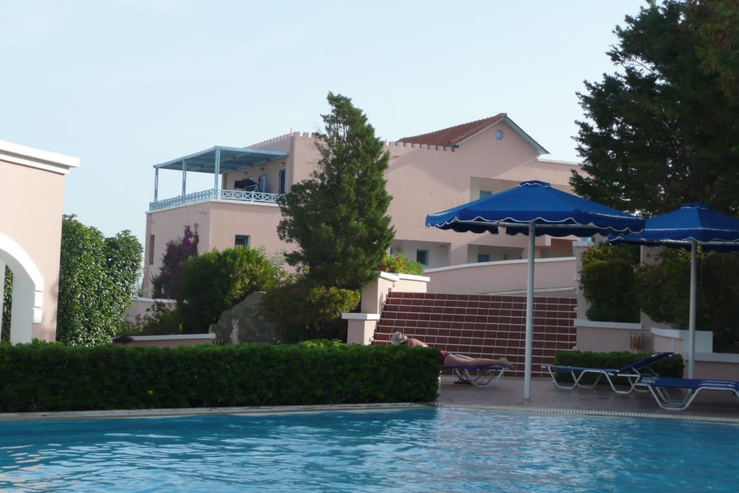 Mały zewnętrzny basen - jeden z czterech Mitsis Rodos Village