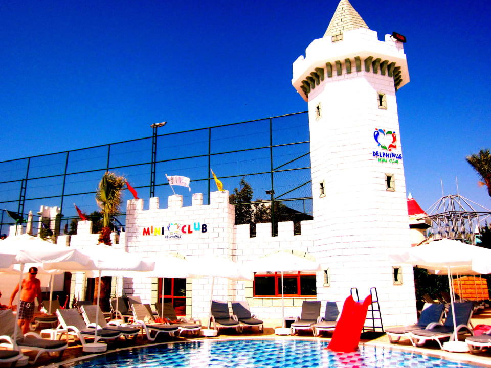 Mini Club (darüber Tennisplatz) Hotel Delphin Imperial