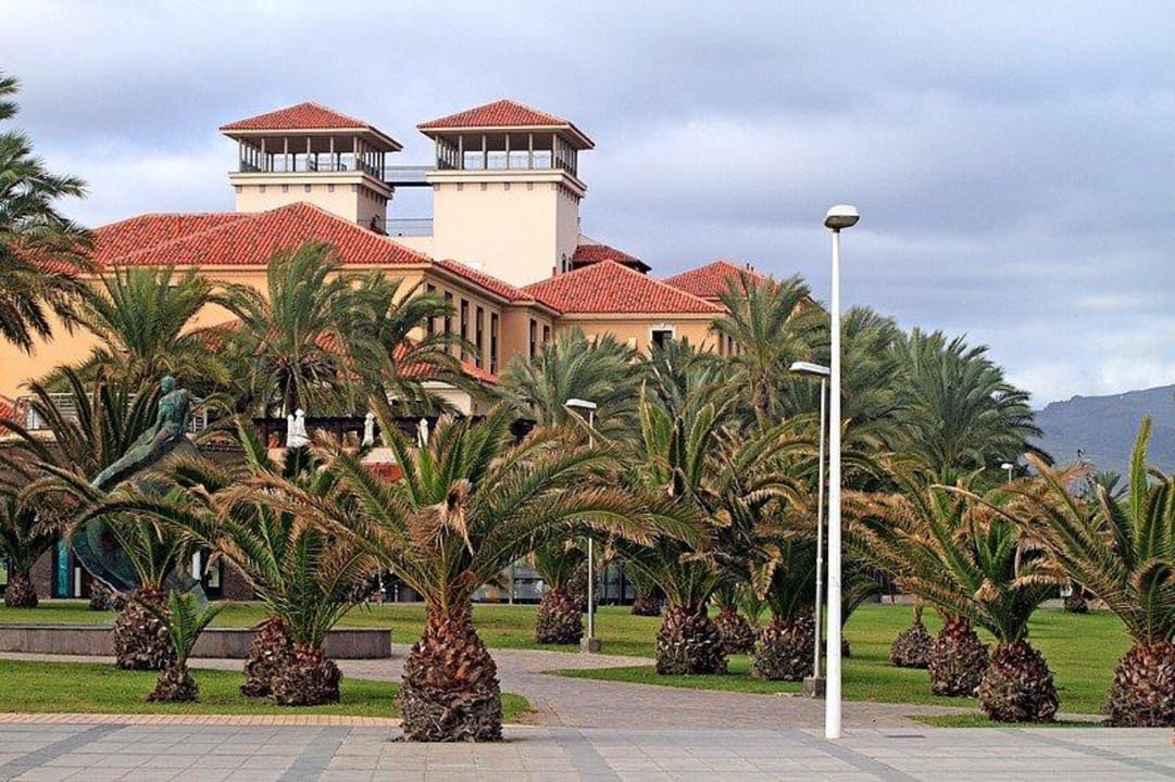 hotel od strony faro de maspalomas Lopesan Costa Meloneras, Resort & Spa