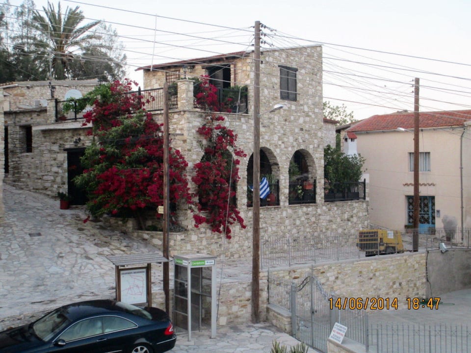 Blick von der Terrasse der Taverne Hotel Traditional Village Houses