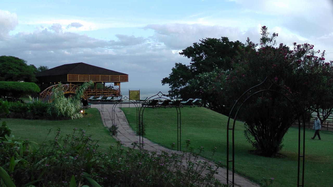 Blick Richtung Pool Manyara Wildlife Safari Camp