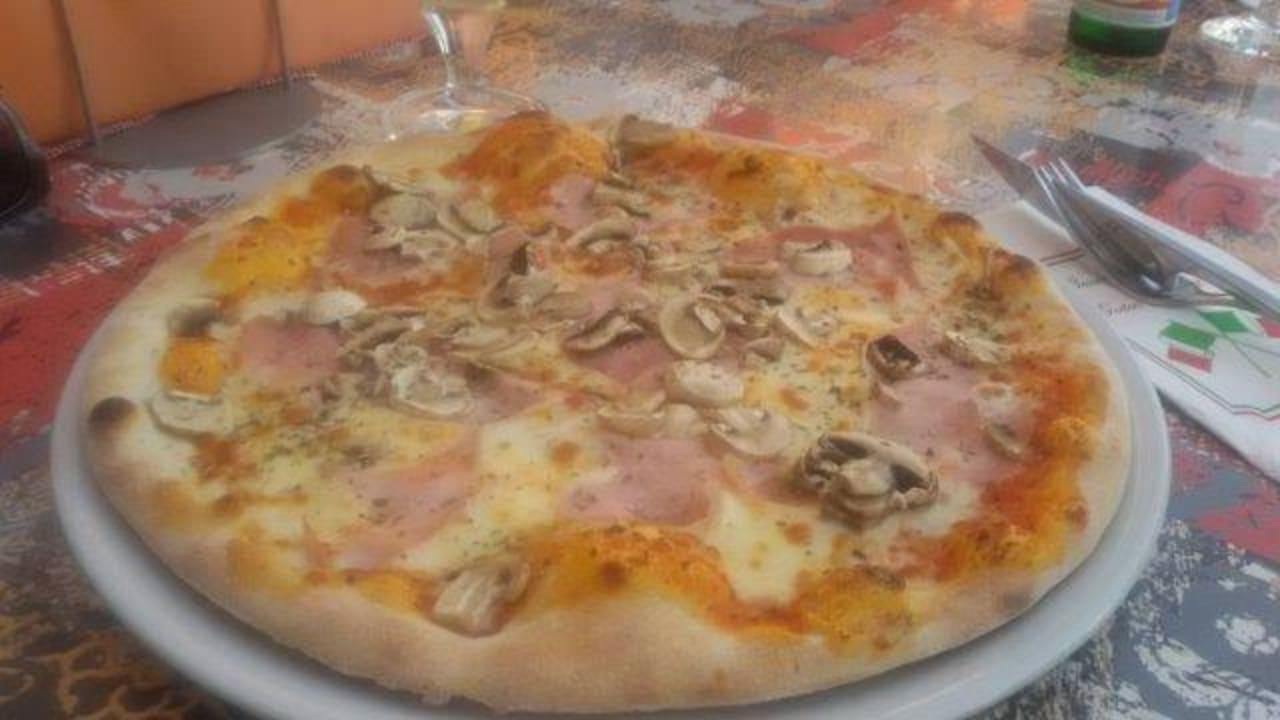 Pizza beim Italiener sehr gut Ferienhauspark Asgard in Damp