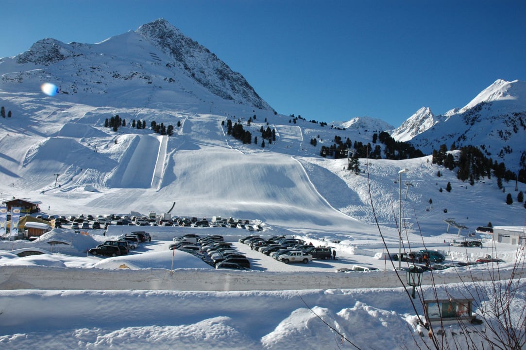 Ausblick von der Terrasse auf die Pisten Hotel Jagdschloss Kühtai