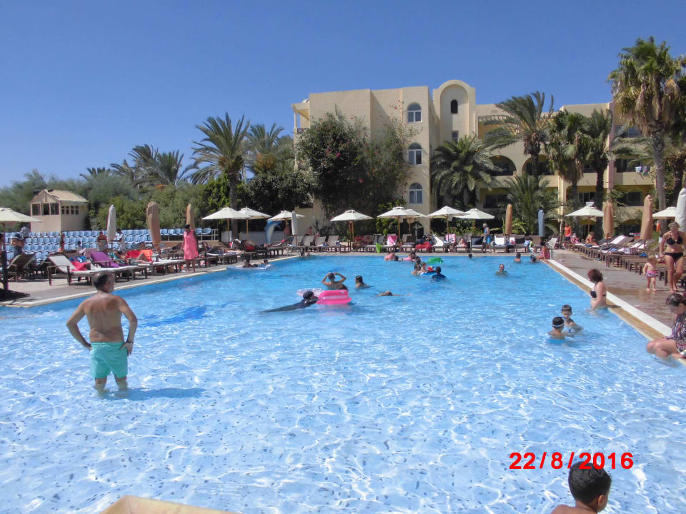 Burkas im Pool trotz Verbot Hotel Paradis Palace
