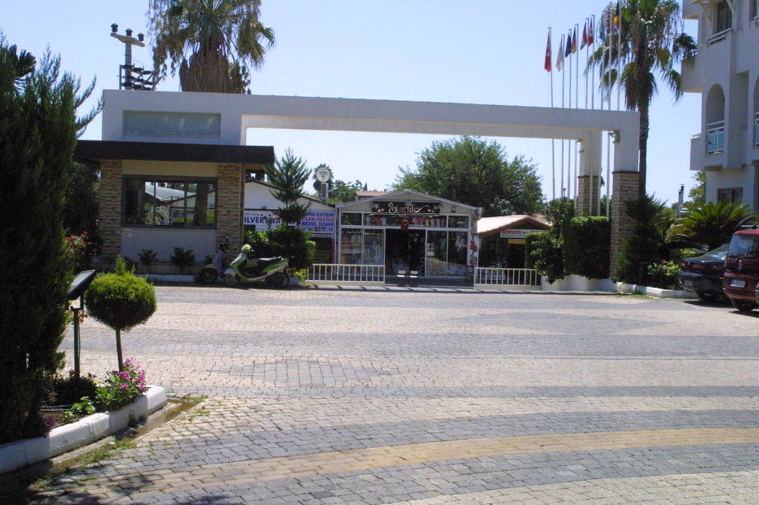 De ingang van het hotel Side Star Beach