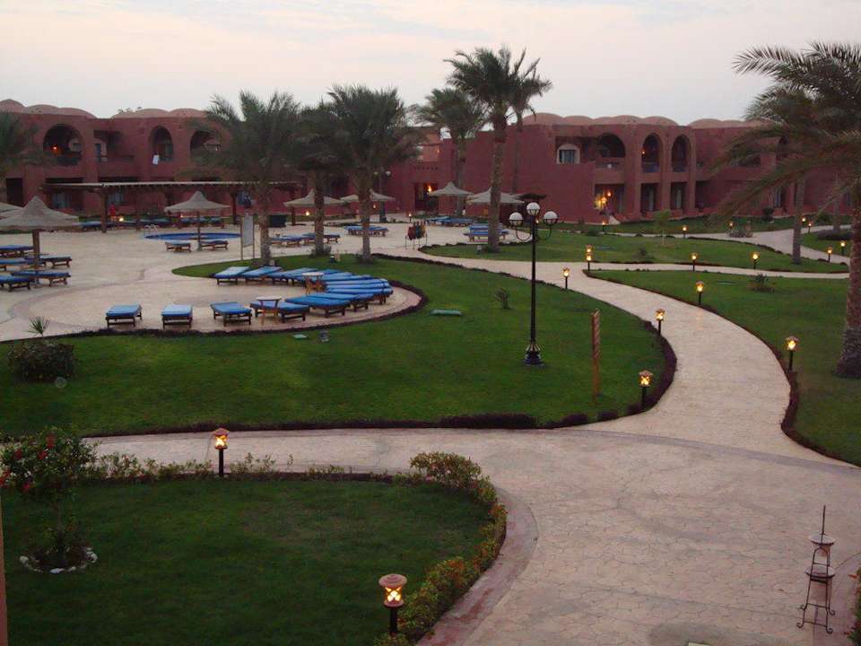 Территория возле одного из басейнов Swisstouch Oriental Resort Marsa Alam