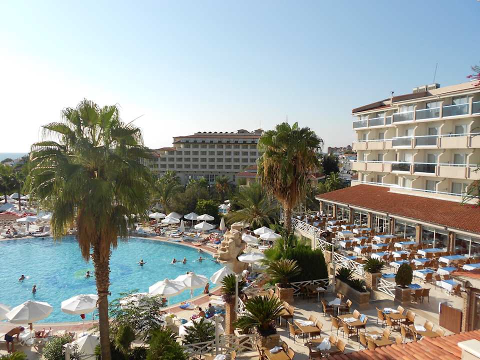 Poolanlage und Terrasse Seaden Corolla Hotel
