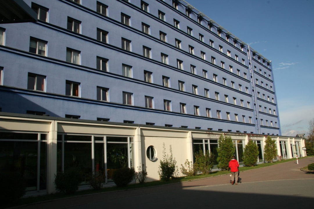 Blick Eingang/ Ladenpassage / Frontseite Hotel Am Bühl