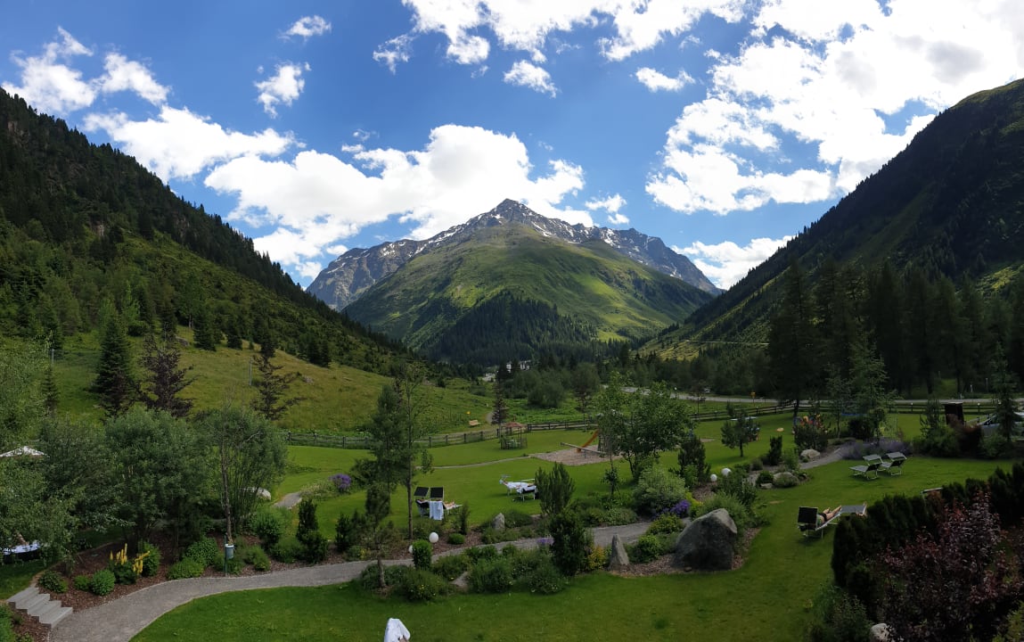 Ausblick Verwöhnhotel Wildspitze