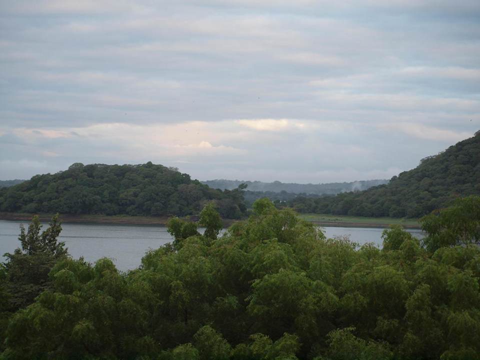 Blick zum Stausee Hotel Royal Lotus