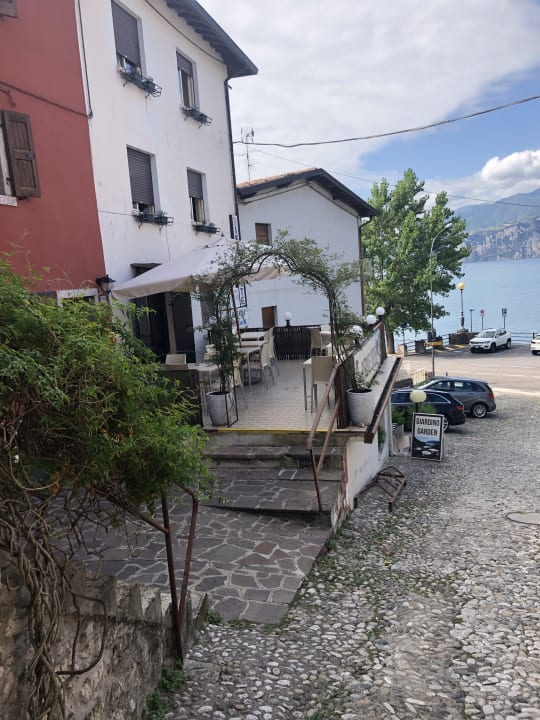 Außenansicht Albergo Navene