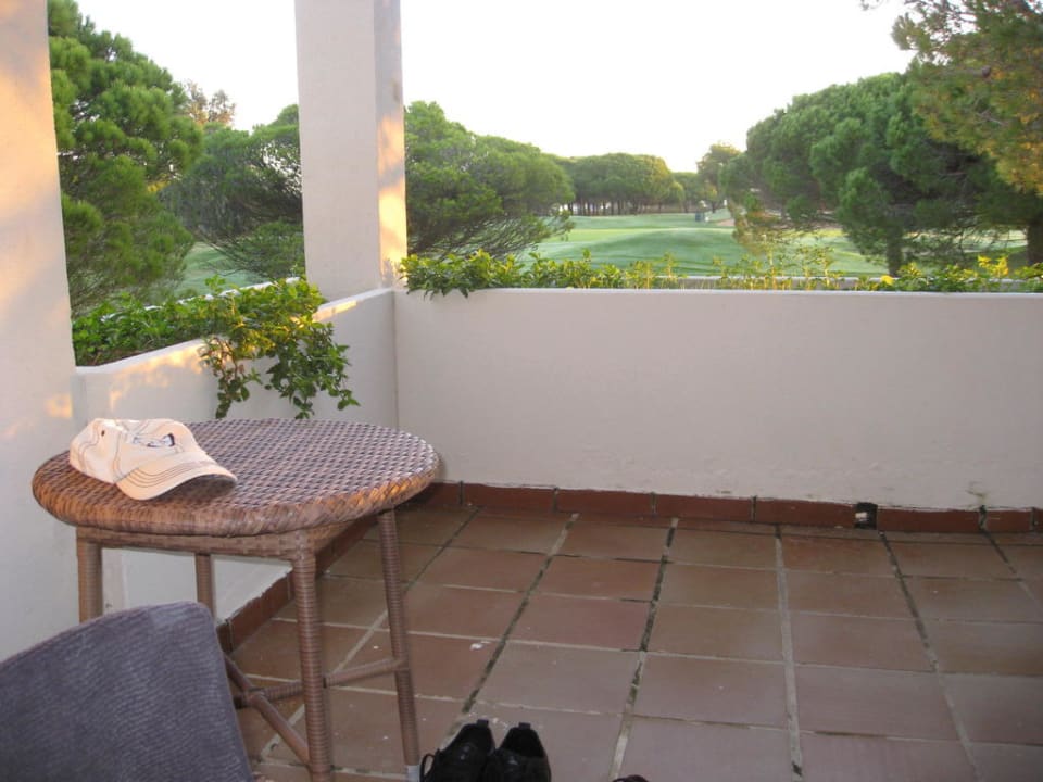 Balkon mit Sicht auf Tee 14 Hotel Vincci Costa Golf
