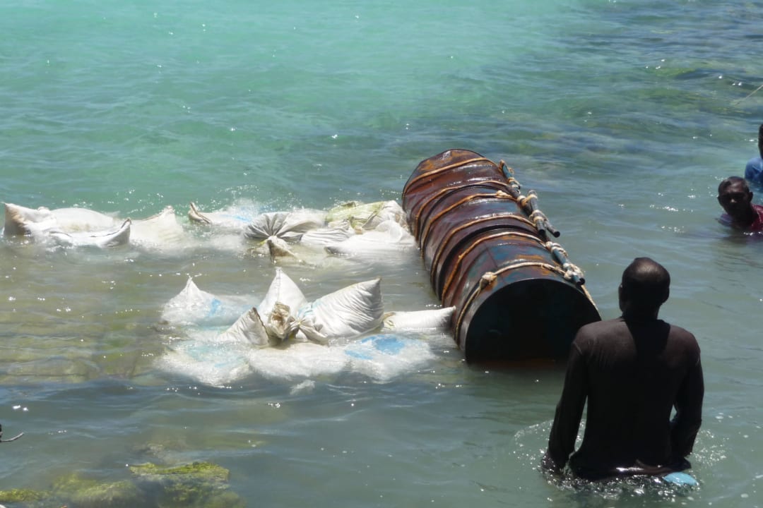 Materialtransport im Wasser Fihalhohi Maldives