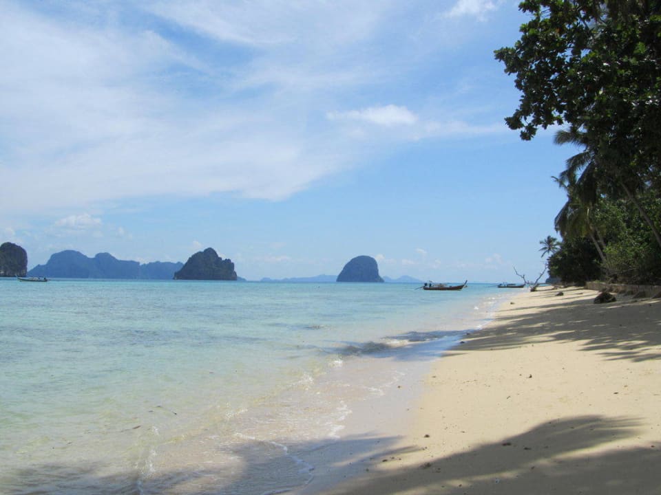 The Beach Hotel Thapwarin Resort