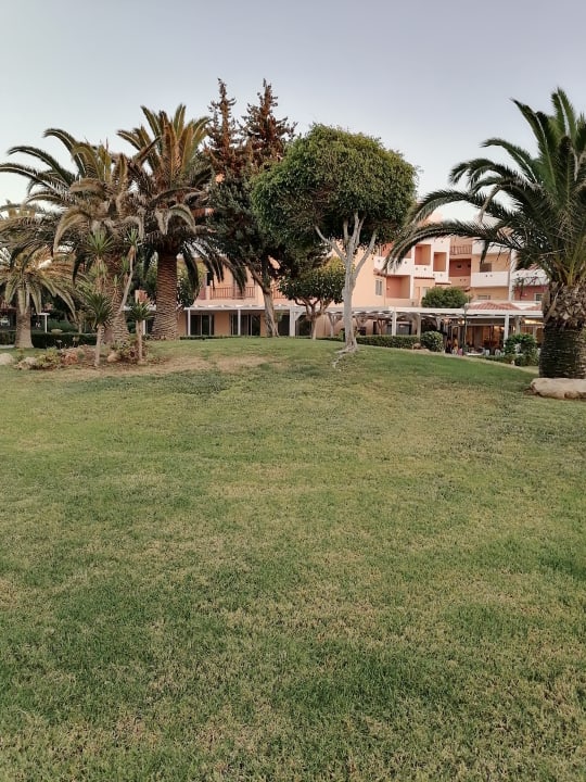Gartenanlage Anissa Beach & Village